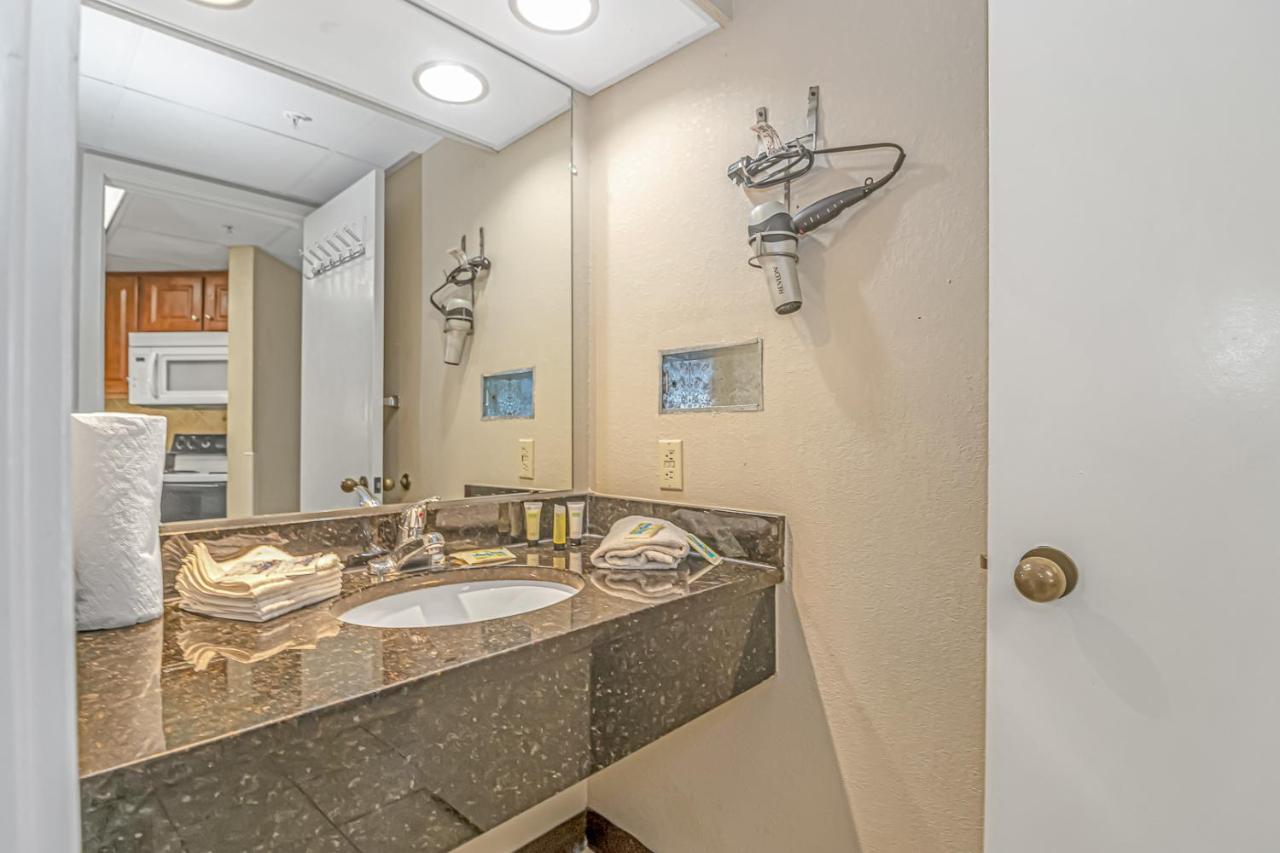 Oceanview 1 Bedroom Suite Landmark Resort 548 Perfect For A Couple Or Party Of 4 Миртл-Бич Экстерьер фото